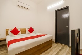 Hotel Grand by OYO Rooms
