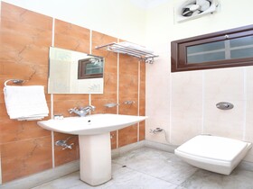 Dhingra Residency by OYO Rooms