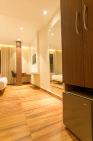 Golden Lagoon Gin Hotel