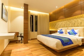 Golden Lagoon Gin Hotel