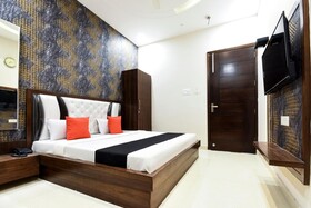 Hotel Avera by OYO Rooms