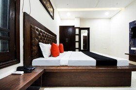 Hotel Avera by OYO Rooms