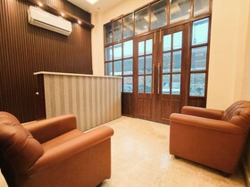 Hotel East Wood