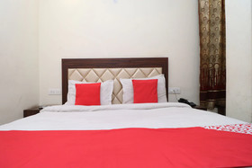 Hotel Golden Heart By OYO Rooms