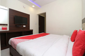 Hotel Golden Heart By OYO Rooms