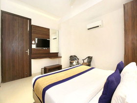 Hotel Grand Star by OYO Rooms