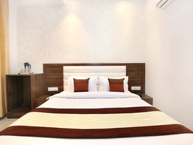 Hotel Grand Star by OYO Rooms