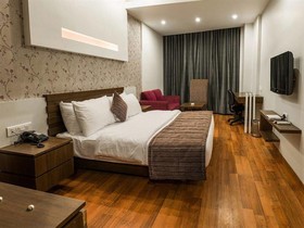 Hotel Narula's Aurrum