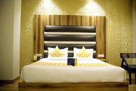 Hotel Sallow Royal Suites