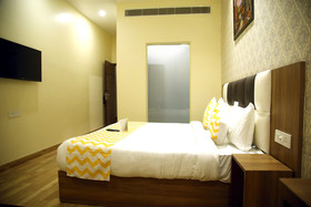 Hotel Sallow Royal Suites