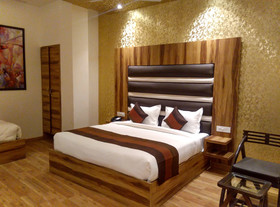 Hotel Sallow Royal Suites