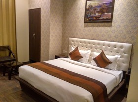 Hotel Sallow Royal Suites