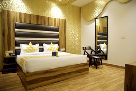 Hotel Sallow Royal Suites