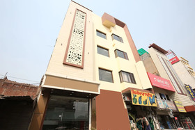 OYO 22332 Hotel Zs