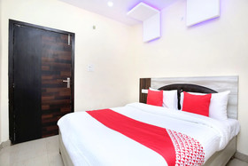 OYO 22332 Hotel Zs