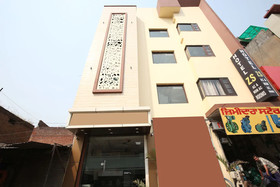 OYO 22332 Hotel Zs