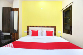 OYO 22332 Hotel Zs