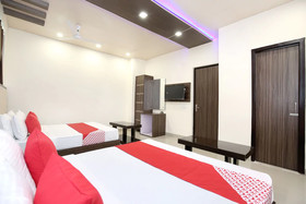 OYO 22332 Hotel Zs