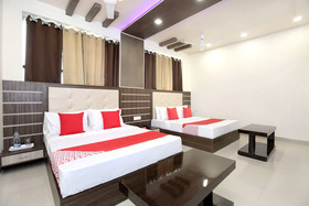 OYO 22332 Hotel Zs