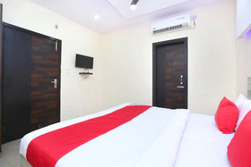 OYO 22332 Hotel Zs