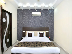 Hotel Golden Halo