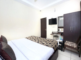Hotel Golden Halo