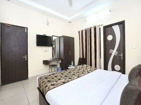 Hotel Golden Halo