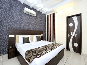Hotel Golden Halo