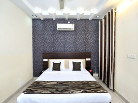 Hotel Golden Halo