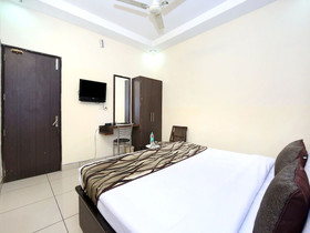 Hotel Golden Halo