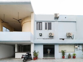 Malaya House by OYO Rooms