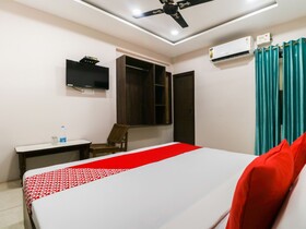 Malaya House by OYO Rooms