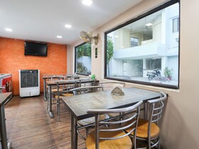 Malaya House by OYO Rooms