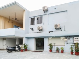 Malaya House by OYO Rooms