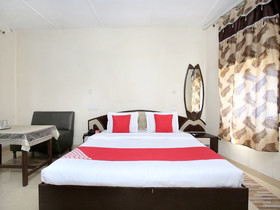 OYO 11595 Hotel Roxy