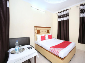 OYO 11595 Hotel Roxy