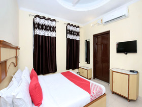 OYO 11595 Hotel Roxy