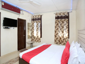 OYO 11595 Hotel Roxy