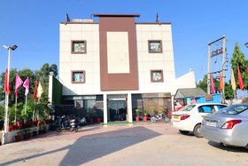 OYO 22012 Hotel B1