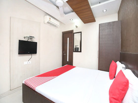 Hotel City Night by OYO Rooms