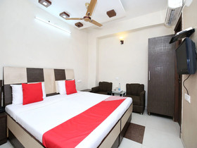 Hotel City Night by OYO Rooms