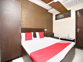 Hotel City Night by OYO Rooms