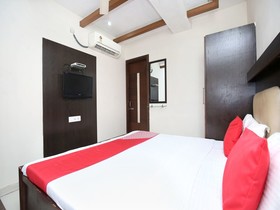 Hotel City Night by OYO Rooms