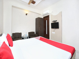 Hotel City Night by OYO Rooms
