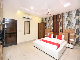 Hotel Grand M Lajjo By OYO Rooms