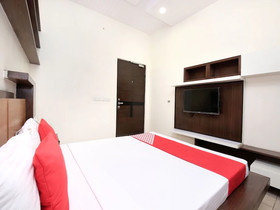 Hotel Grand M Lajjo By OYO Rooms