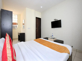 Hotel Sidana Solitaires by OYO Rooms