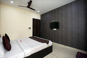 Hotel Sidana Solitaires by OYO Rooms