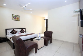 Hotel Sidana Solitaires by OYO Rooms