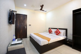 Hotel Sidana Solitaires by OYO Rooms